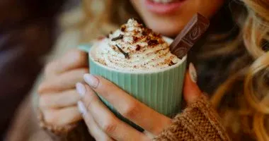 5 Winter Drinks That Warm You Up 🍫🔥… but Can Quietly Lead to Weight Gain