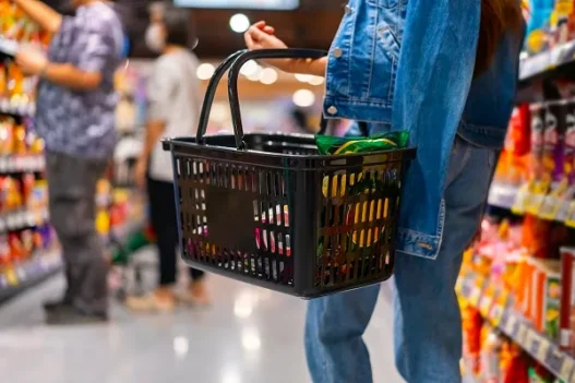 Why Paying in Cash Might Be the Simple Hack for Healthier — and Cheaper — Grocery Shopping