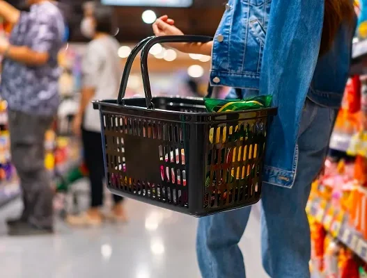 Why Paying in Cash Might Be the Simple Hack for Healthier — and Cheaper — Grocery Shopping